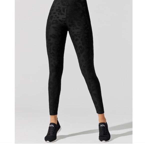 Twenty Montreal Leopard Leggings from Carbon 38 - Picture 3 of 8